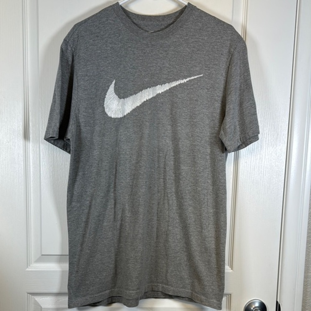 Nike Gray White Swoosh Graphic Shirt Regular Fit Size XL EUC #5546